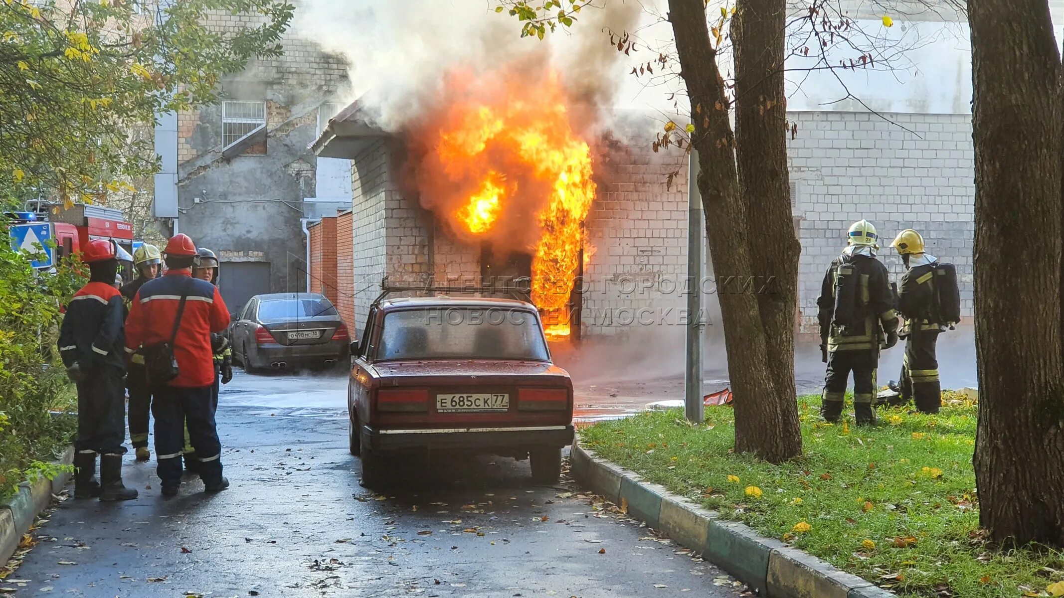 Пожар на подстанции до и после. Пожар на кунцевской улице. Пожар на теплостанции в кирове вчера. Пожар на подстанции свао москва. Подстанция электрическая горит в кирове.