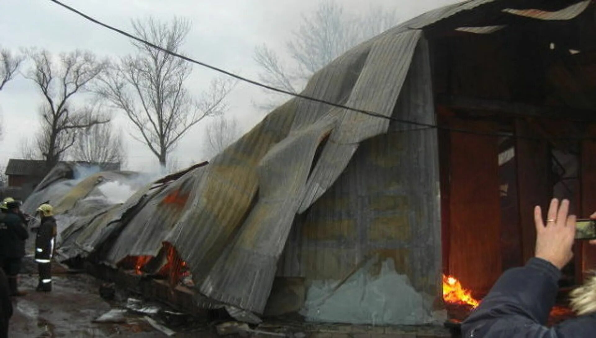 Что творится в домодедово сегодня. Пожар в Домодедово. Пожар в Домодедово вчера. Пожар в Домодедово Таун. Пожар в Домодедово сегодня.