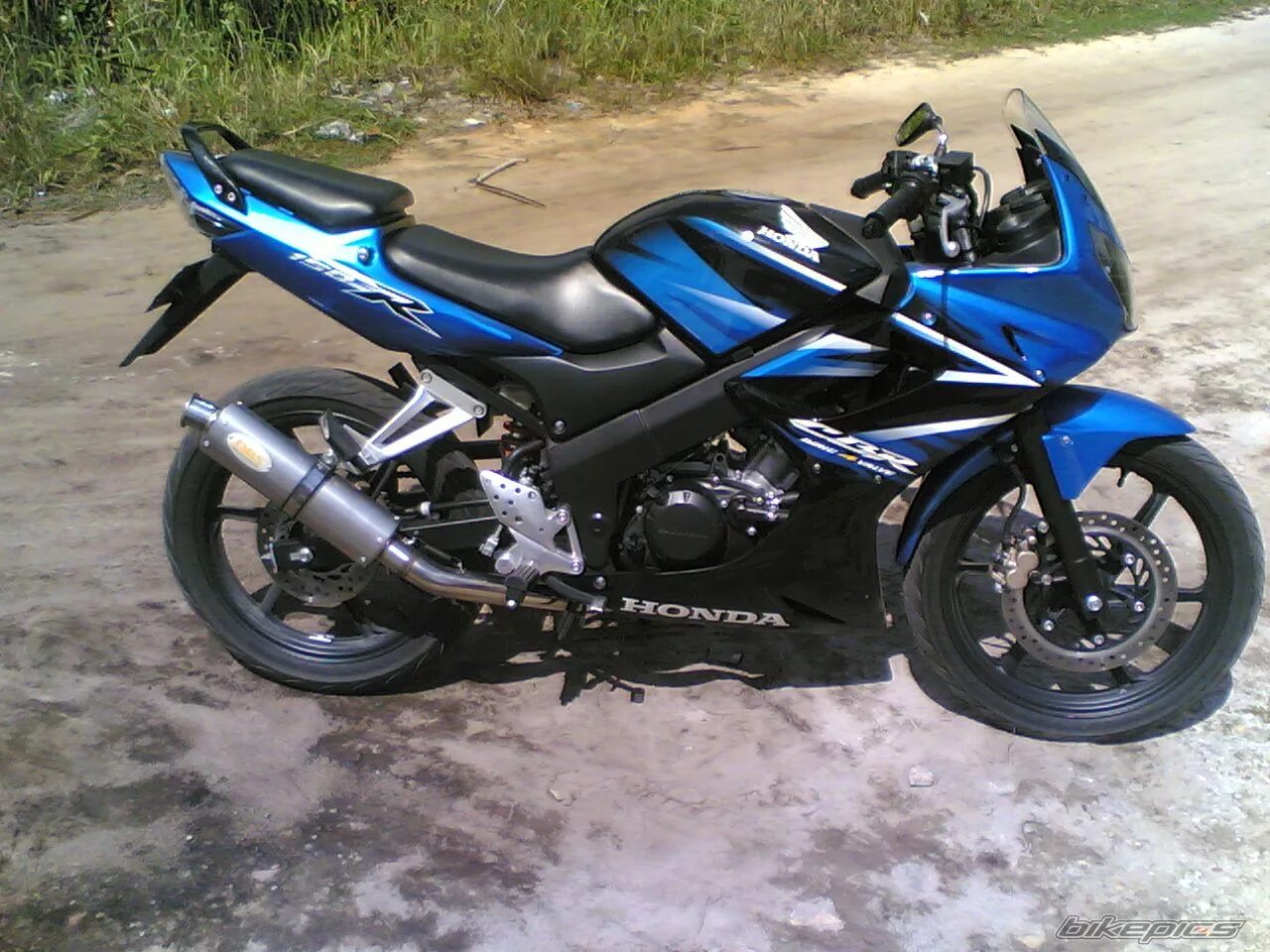 Ямаха 600 кубов дорожник. Мотоцикл stels 600 benelli. Сузуки байк 600 кубов. Сузуки 600 кубов. Ямаха 600 кубов спортбайк.