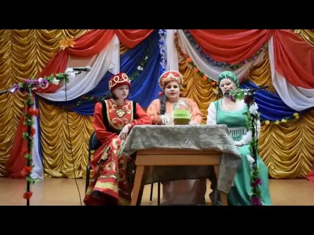 Сценка три девицы. Сценка три сестрицы под окном. Сценка три сестры на новый лад. Декорации для сценки три девицы