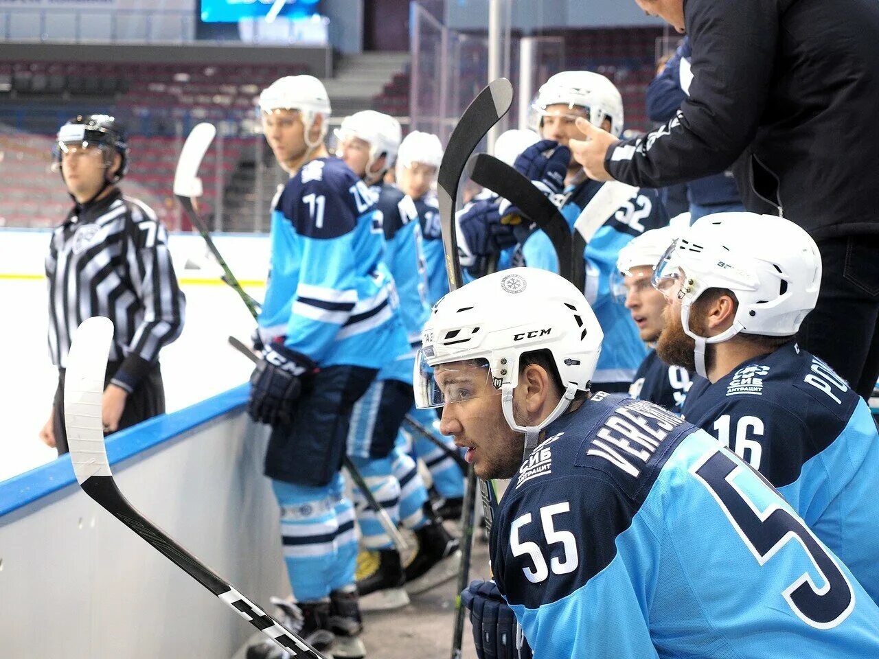 Хк сибирь игра сибирь трактор. Трактор сибирь. Состав трактор сибирь. Сибирь трактор 7 февраля. Денис винокуров хоккеист.