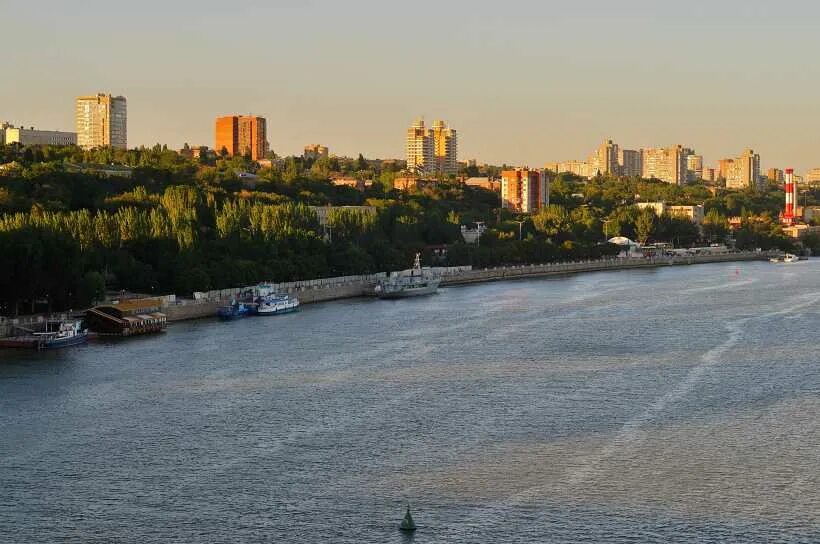 Рабочий левый берег. Набережная Ростова-на-Дону правый берег. Правый берег Дона Ростов. Левбердон Ростов-на-Дону. Река Дон набережная левый берег Ростов.