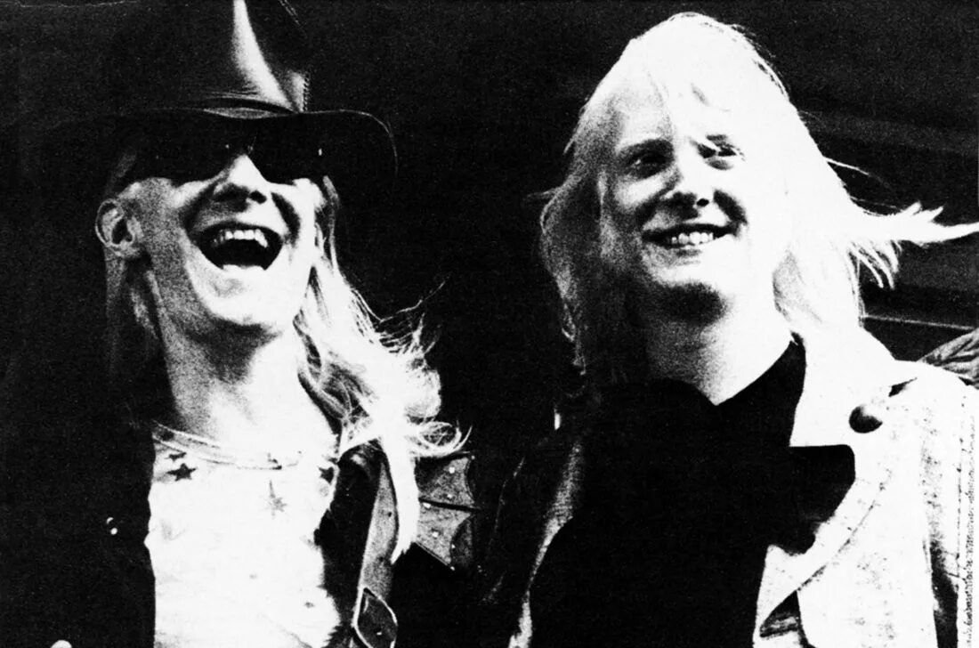 Эдгар винтер. Johnny winter hey where's your brother. Обложка альбома johnny winter-1977-nothin'but the blues. Johnny brothers. Джонни уинтер.