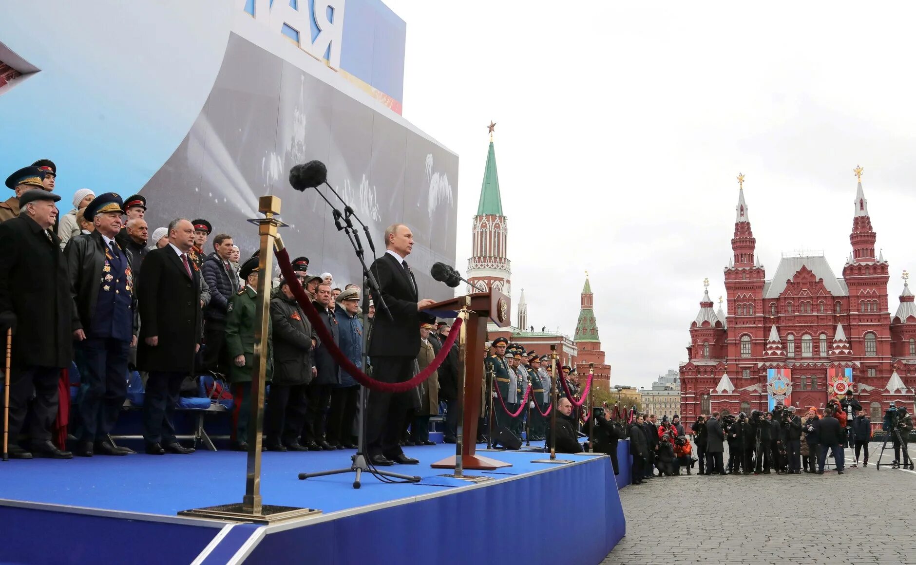 Майский вальс вальс победы. Вальс победы. Праздничный концерт 9 мая. Путина 2022 парад победы. «9 мая на красной площади» :: игнатьев пëтр михайлович.