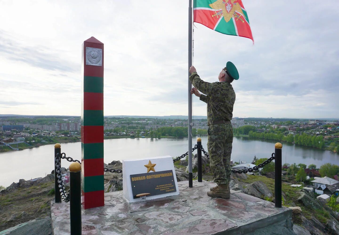 Пограничные столбы на границе СССР. Погран столб РФ. Пограничный столб 28. Пограничные заставы России. Пограничник пробуждение