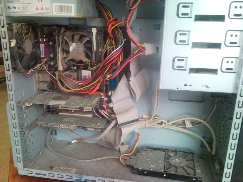 Чистка системника от пыли. Системная чистка компьютера. Грязный системник. Чистка системного блока. Чистка пк от пыли.