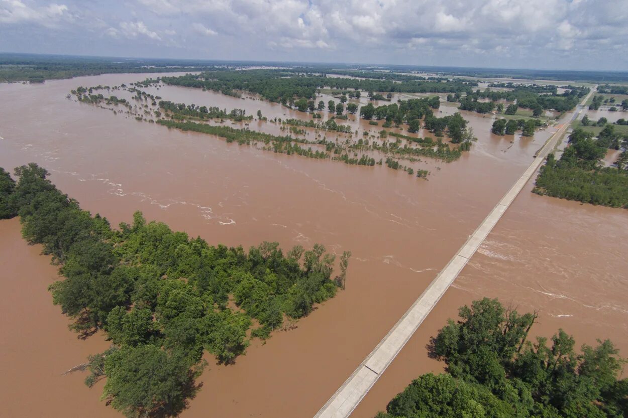 Миссисипи полноводие. Наводнение река ея. Наводнение в краснодарском крае 2012. Наводнение река ея. Наводнение в краснодарском крае в 2012 году.