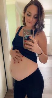 22 weeks this week. 🥰 🤰 🏻. r. Rarity_bee. 