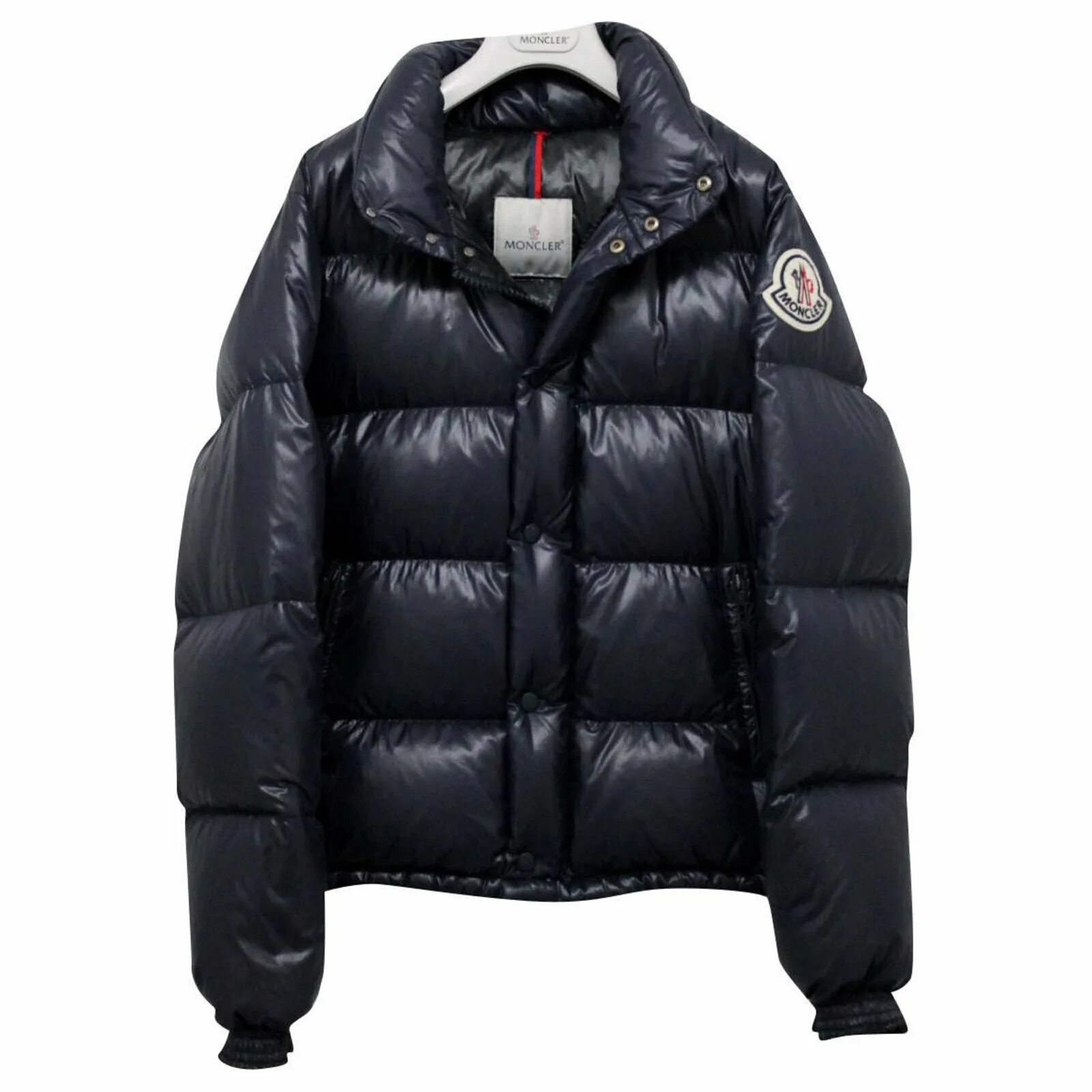 Монклер страна производитель. Пуховик moncler everest. одежда фирмы монклер. moncler надпись. fiocchi italy куртка.