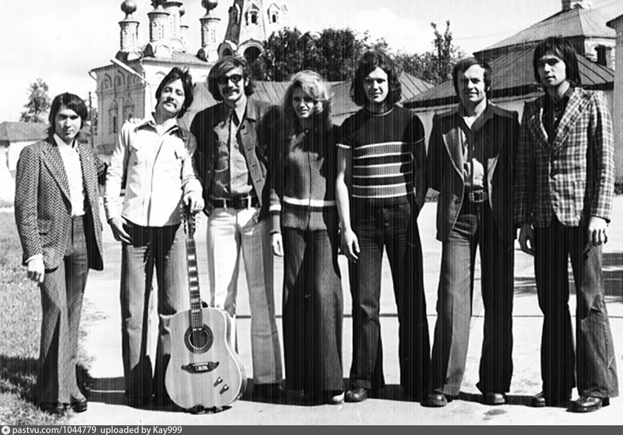 Молодежь 1975. Группа весёлые ребята барыкин. ансамбль весёлые ребята в 70х состав. группа добры молодцы. молодежь клеш 70-е ссср.
