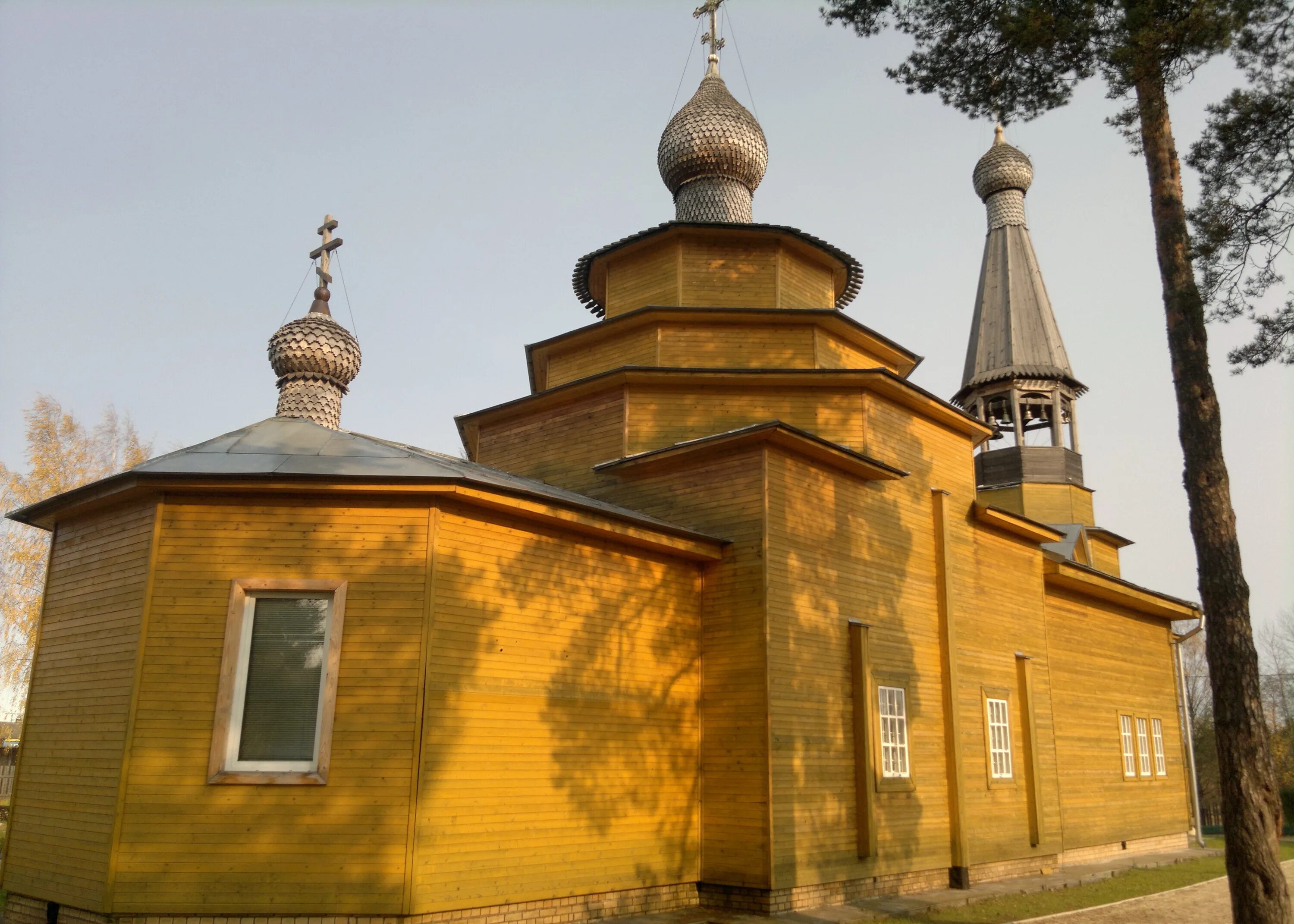 Хвойная новгородская область в контакте. Церковь Никандра Городноезерского Хвойная. Посёлок Хвойная Церковь Никандра. Храм в Хвойной Новгородской области. Хвойнинский район Новгородская область.