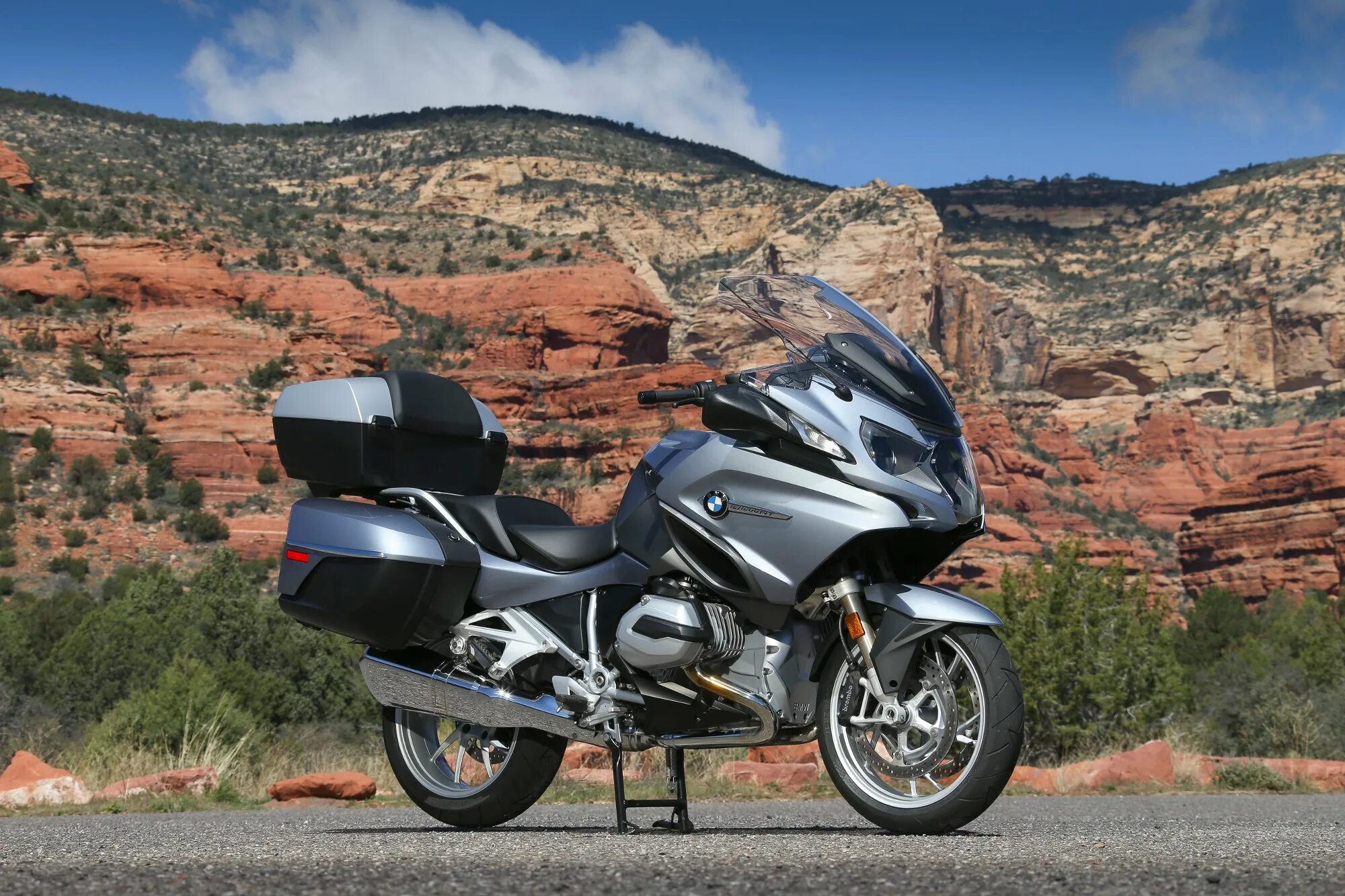 Мотоцикл бмв турист. Бмв 1600 gtl. Bmw r1200rt 2014. Мотоцикл бмв турист. Bmw k1600gtl.