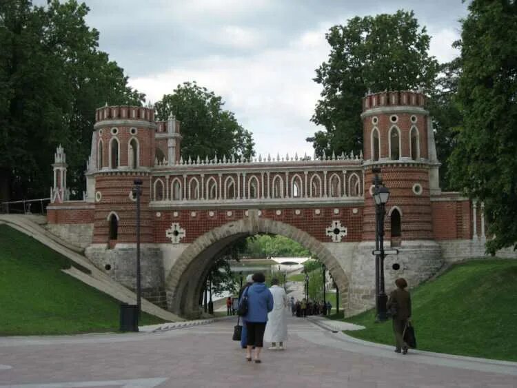 Музей царицыно метро. Метро Царицыно музей заповедник Царицыно. Музей парка Царицыно. Московский Кремль Царицыно музей-заповедник Московский. Пейзажный парк Царицыно.