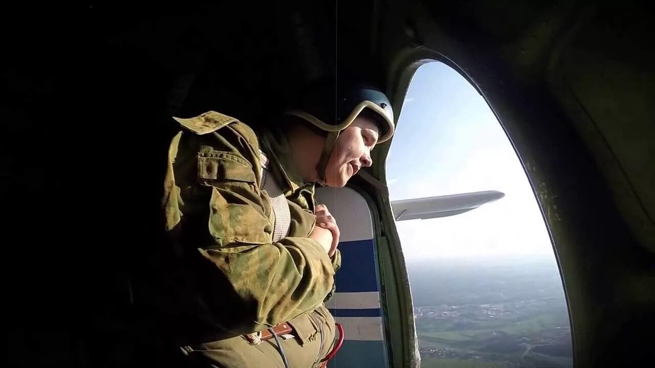 Первый прыжок песня. А. Первый прыжок песня. Трек на прыжки. Pgc 2019 parachute.