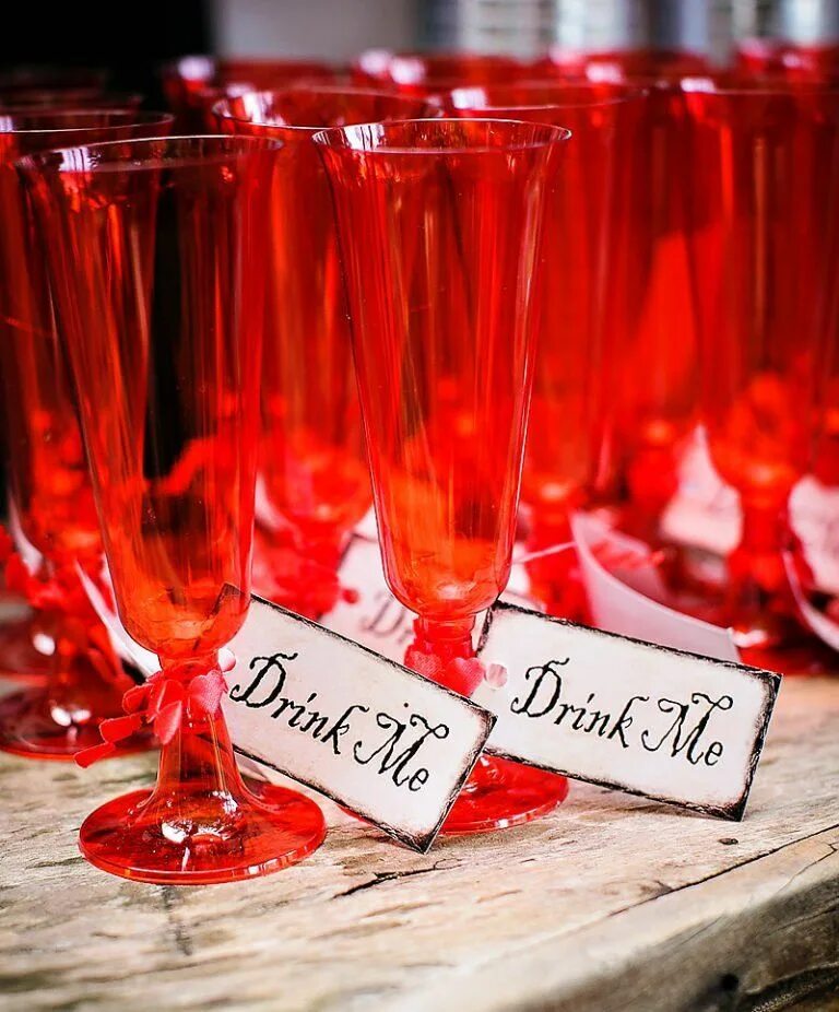 Свечки алисы. Candle 3д иллюстрация. Свеча с принтом. Свечки алисы. Свечки алисы.