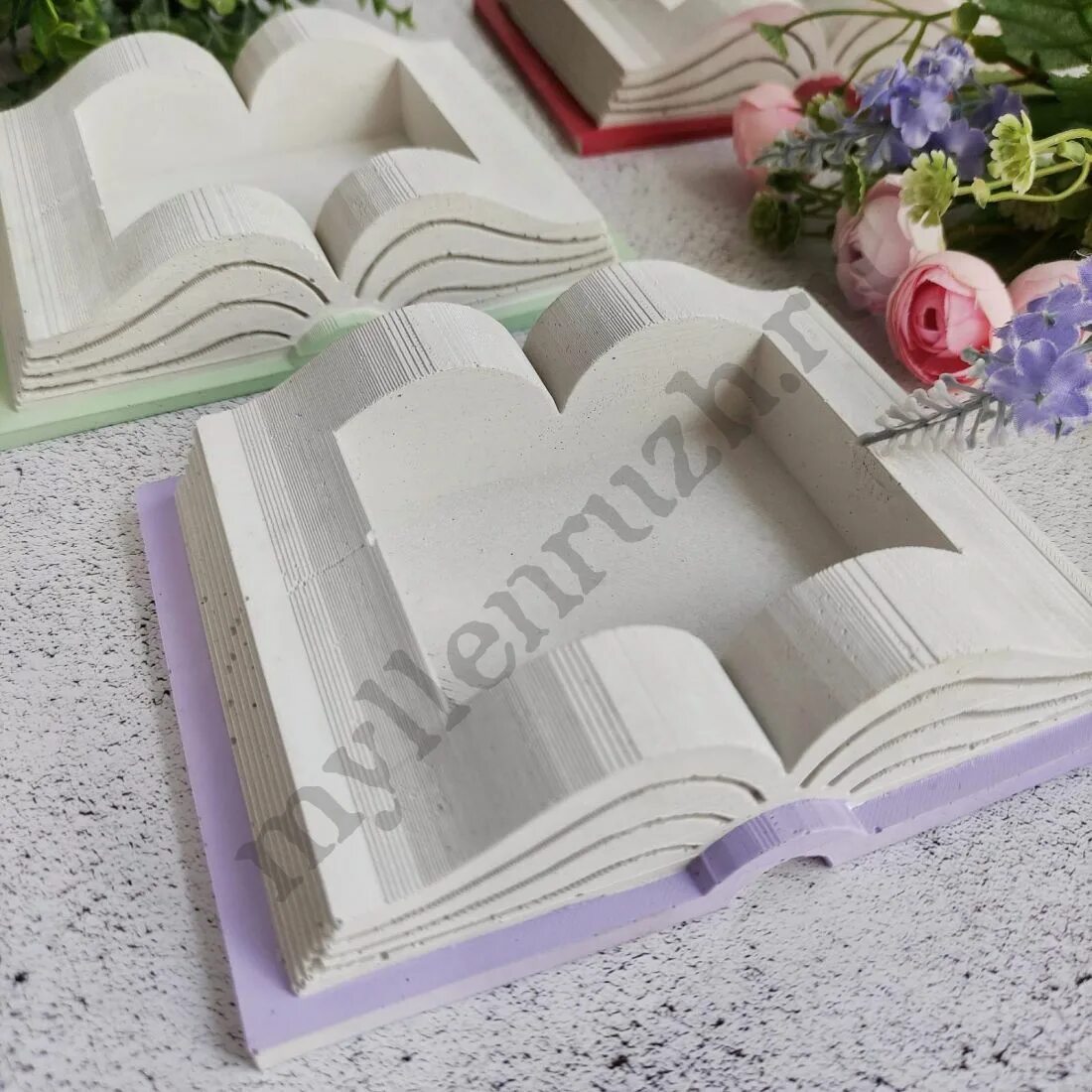 Гипсовая книга. Книга из гипса. Гипс книга. Гипсовая книга. Подставка из гипса.