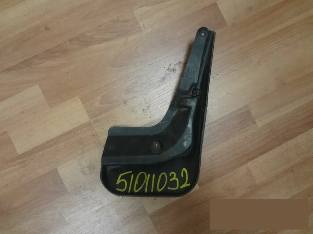 Задние брызговики форд фокус 3 универсал. 1747557. Брызговик ford focus 3. Задние брызговики форд фокус 3 хэтчбек. Брызговик задний левый ford focus ii sedan.