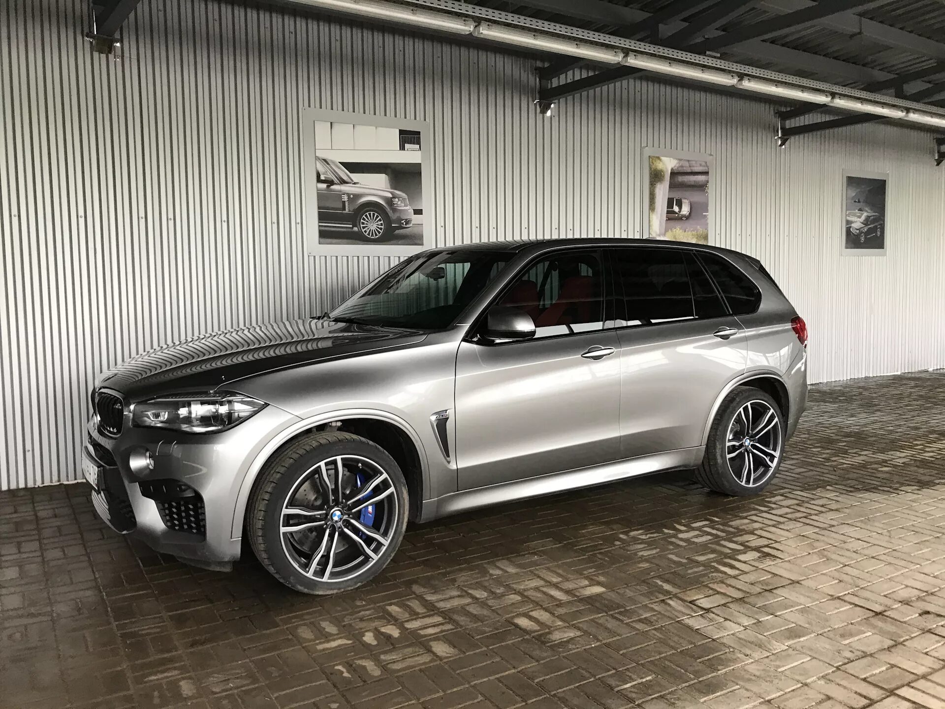 Bmw x5 цвета. BMW x5m f95 серый Донингтон. BMW x5 f15 матовый. BMW x5 f15 Grey. BMW x5m 2020 Grey.