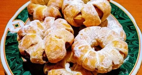 Кольца яблок в тесте