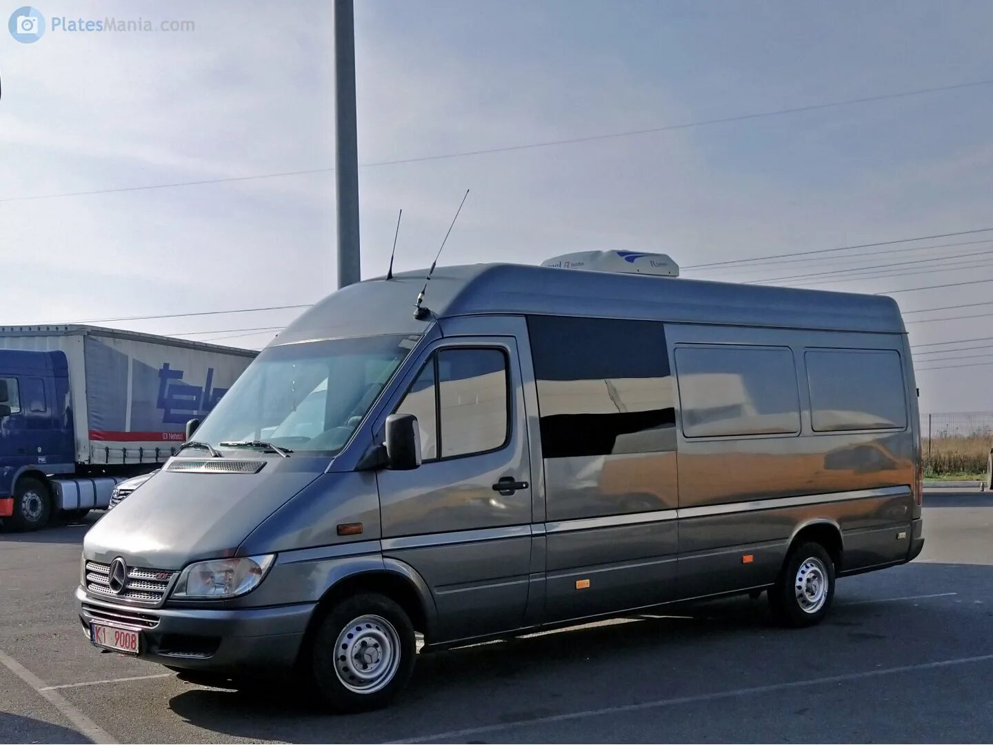 Где купить спринтер. Mercedes Sprinter w901-905. Мерседес Спринтер Польша. Спринтер 2000 макси бок. Литва Мерседес Спринтер.