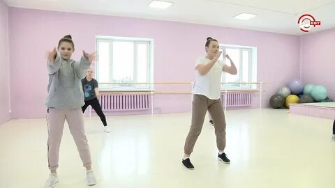 Танец с акцентом на движение плеч 5