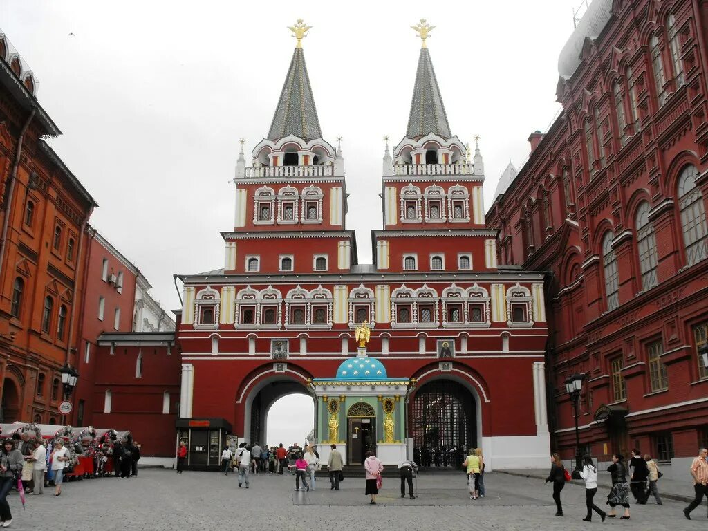 Красная москва арбат. Иверская часовня (москва). старый арбат красная площадь. красная площадь, воскресенские ворота , нулевой километр. улица арбат в москве на красной площади.