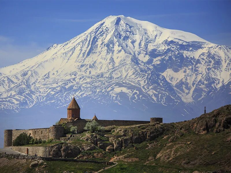 Гора Арарат и хор Вирап. Хор Вирап Армения. Хор Вирап, Татев. Монастырь хор Вирап в Армении. Арарат находится в армении