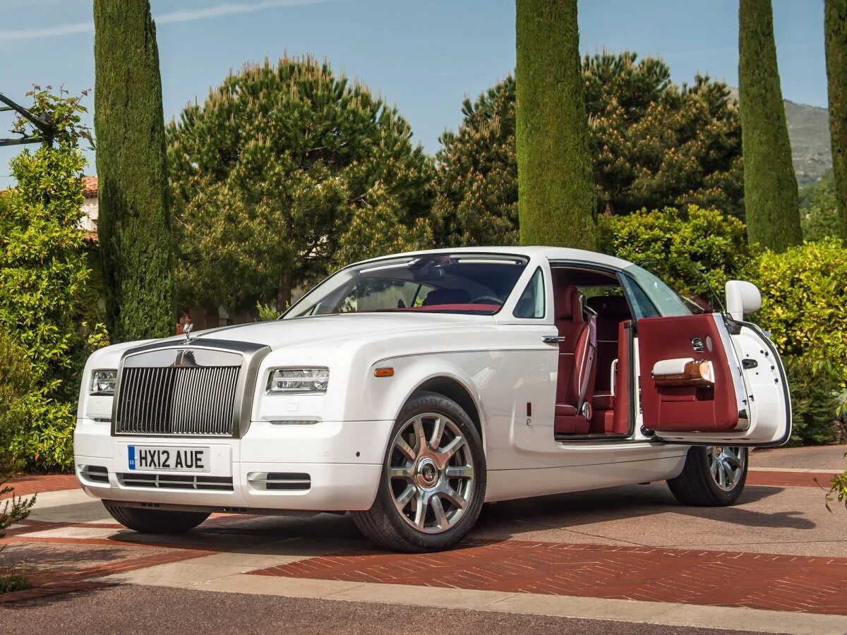 Роллс отзывы. Роллс Ройс Фантом. Машина Rolls Royce Phantom. Rolls Royce Phantom Coupe. Royals Rolls Phantom.