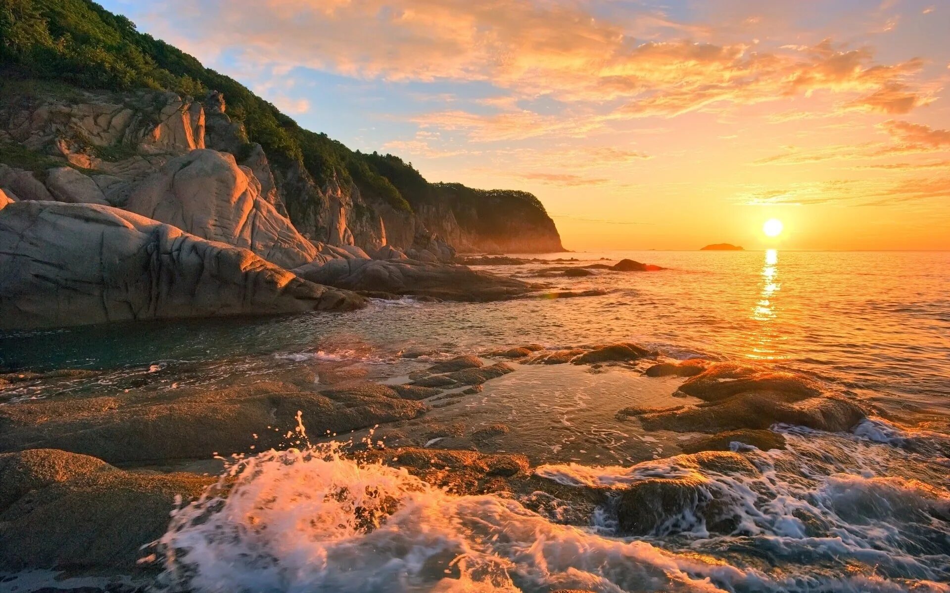 Побережье японского моря. Морской берег приморский край. Японское море россия. Море на рабочий стол. Достопримечательности японского моря.