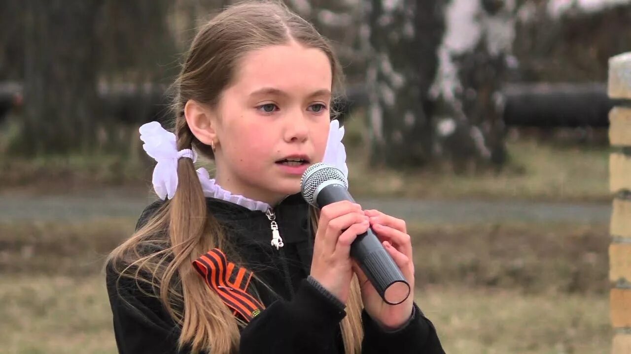 Свеча памяти мвд. Мишель свечи. Девочка молится со свечой. Акция свеча памяти. Наталия платицына и группа "07".