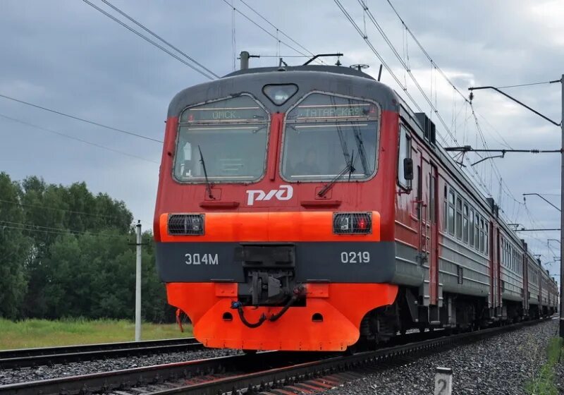 Электропоезд омск называевская. Электропоезд. Омский пригородный железнодорожный вокзал. Расписание электричек омск москаленки. Рп москаленки омская область.