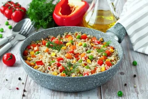 Рецепт вкусного риса с овощами на сковороде