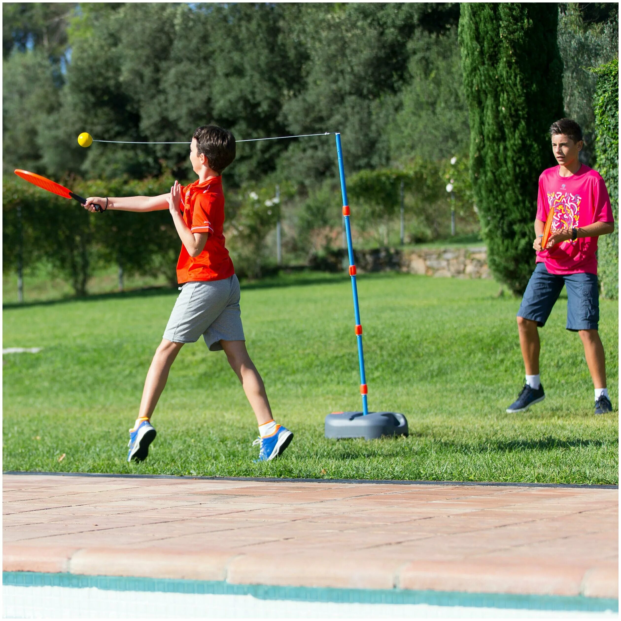 Спортивный инвентарь из дерева. Мячи artengo для большого тенниса. Набор для игры в тетербол artengo. Перетягивание каната. Городошный спорт.