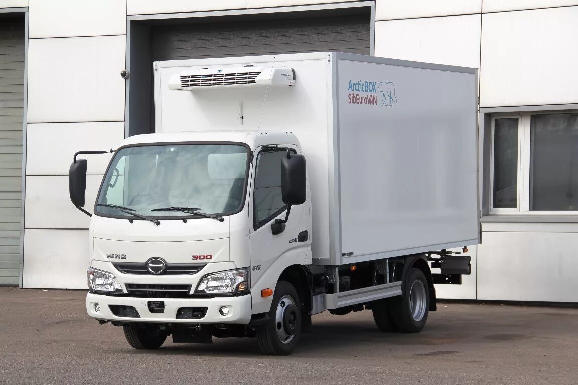 Ч 5 тонны. Хино 300 3т. Hino 300 3.5 т. Hino 300 рефрижератор. Hino 300 (3.5) xzu650l-wkmgsw3.