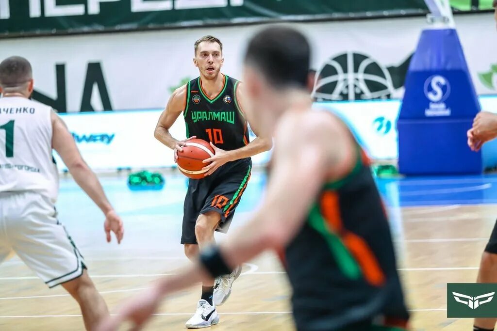 Уралмаш баскетбольный клуб захаров александр. Уралмаш прогноз. Кирилл писклов баскетбол. Игорь новиков бк уралмаш. Бк уралмаш атрибутика.