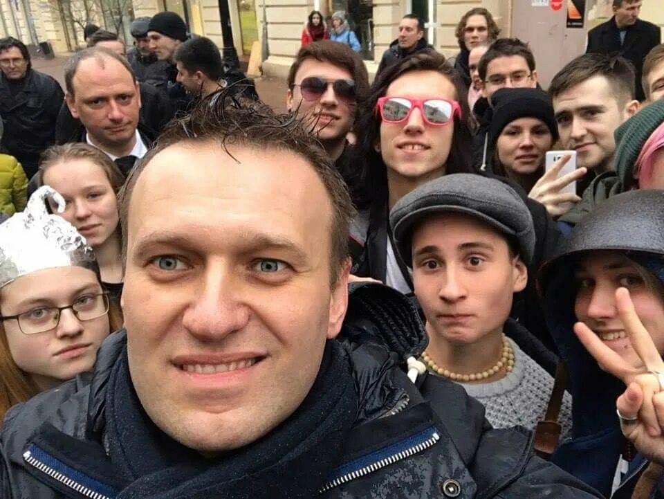 Школьники на митинге Навального. Дети на митинге Навального.
