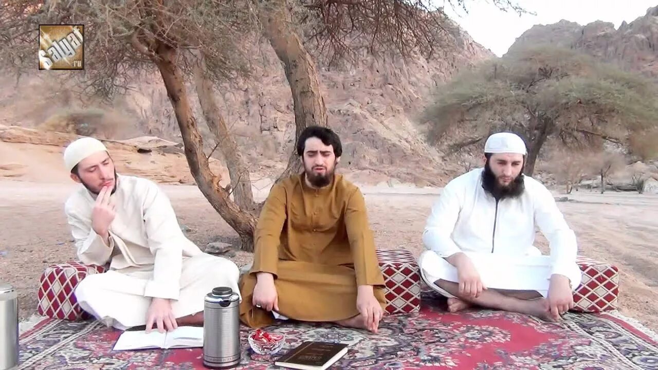 Мухаммад абу ахмад. Ахмад мединский али абу халид абу зейд. ахмад абу абдурахман мединский. ахмад мединский и надыр абу халид. ахмад мединский в игил.