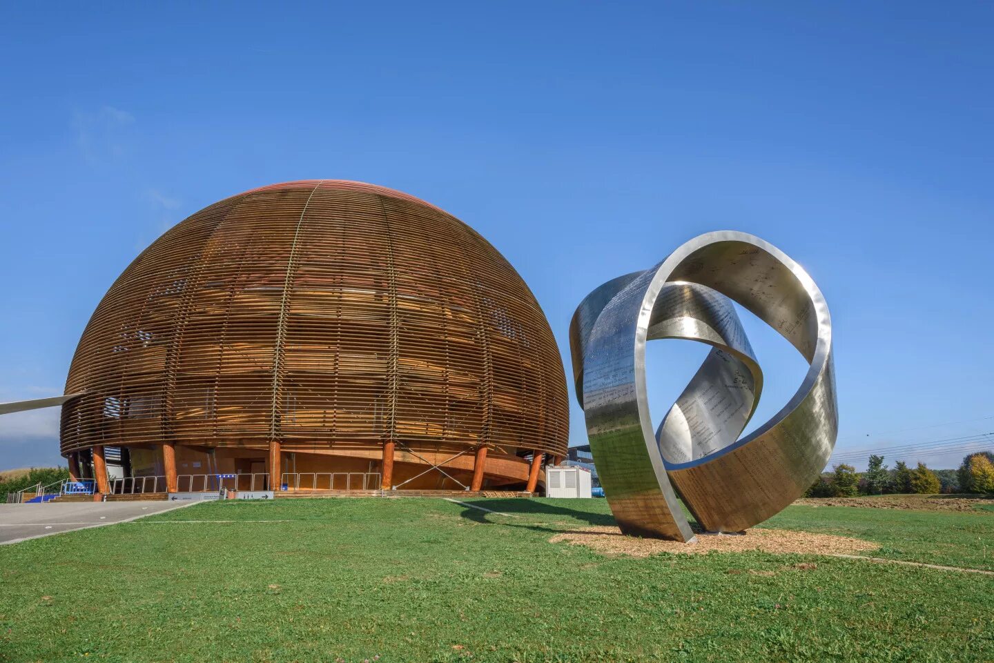 Церн швейцария. Швейцария ЦЕРН коллайдер. Европейский центр ядерных исследований ЦЕРН. CERN Женева. Музей ЦЕРН В Женеве.