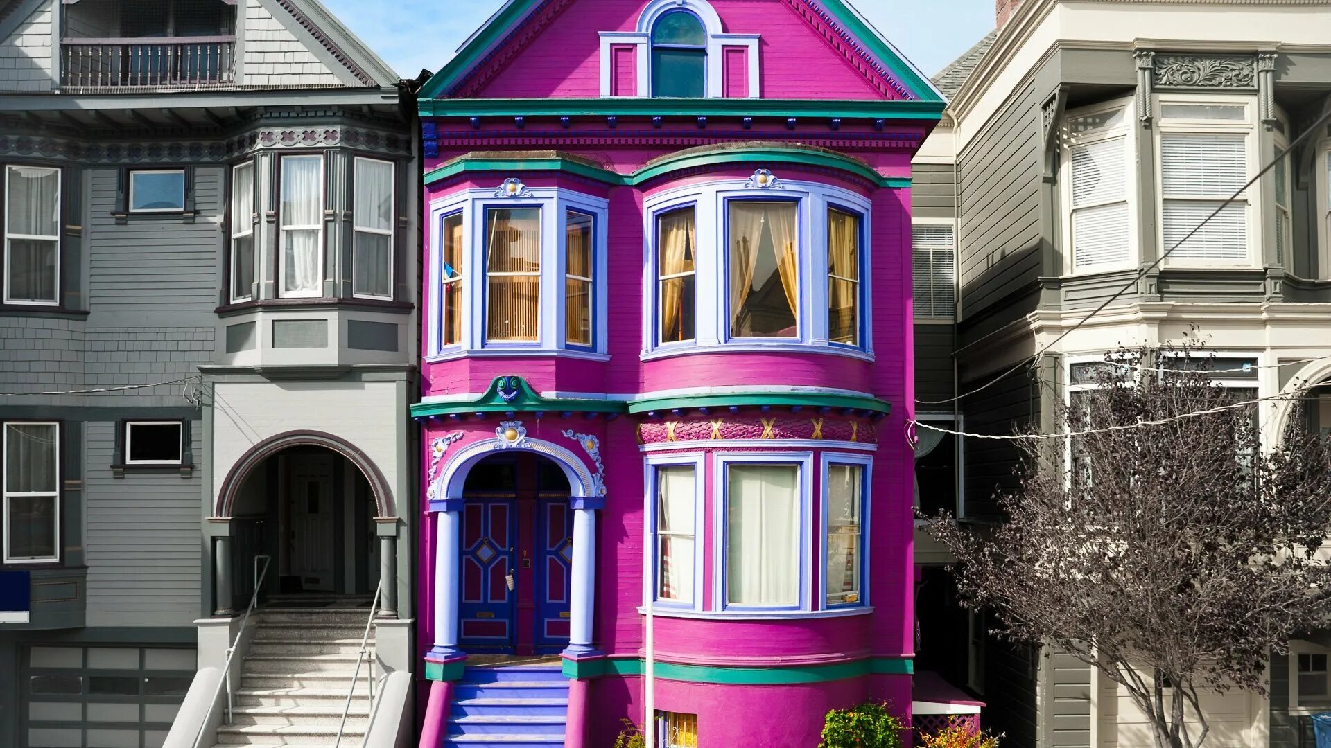 Цвет фасада. Кремовый фасад дома. Цвета фасадов домов. Яркие дома. Цветовые сочетания в экстерьере.