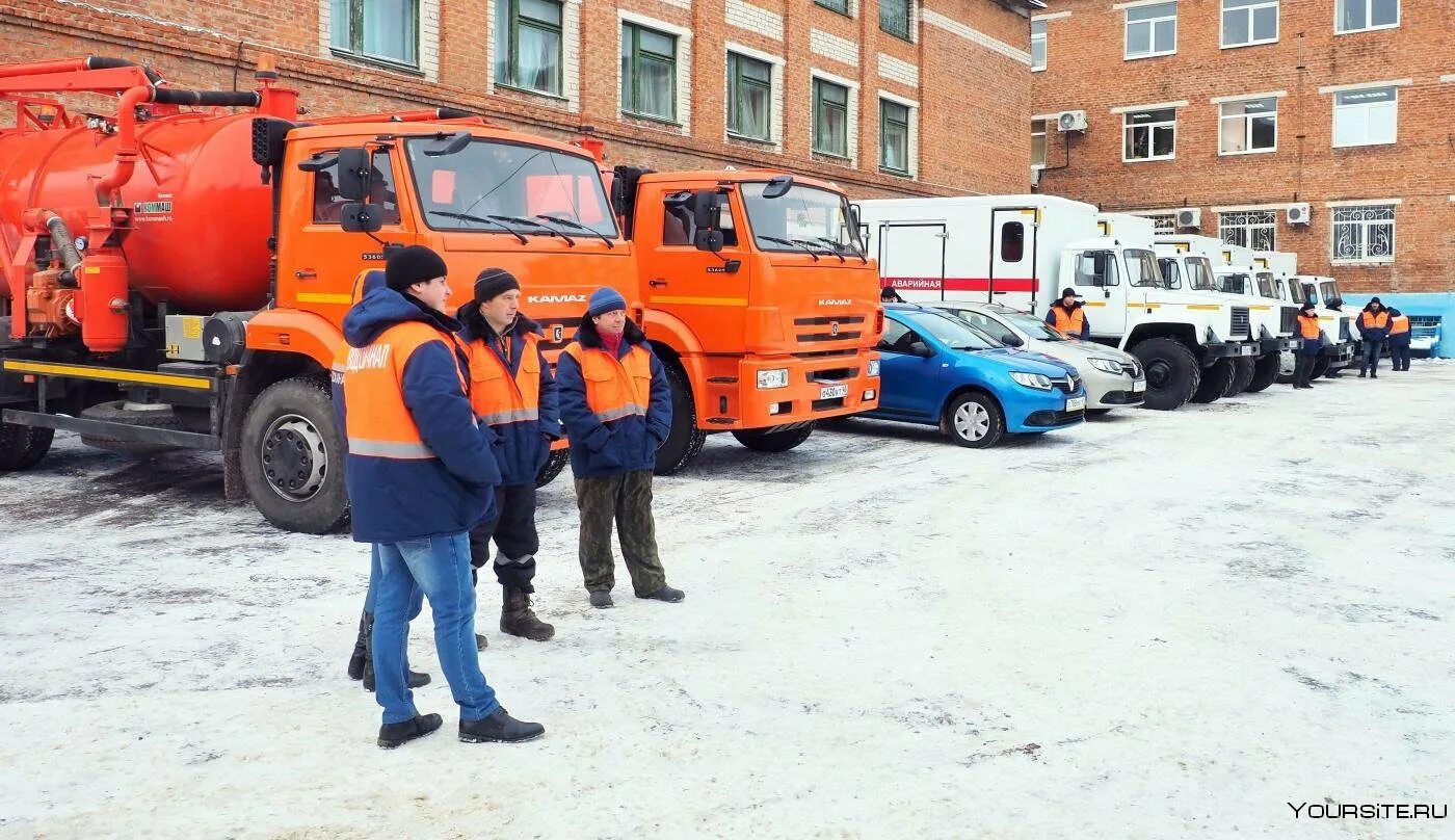 Волгоград аварийная водоканала телефон. КАМАЗ 65115 аварийная служба. КАМАЗ Водоканал Нижний Новгород. Водоканал аварийная машина КАМАЗ. Водоканал Калуга.