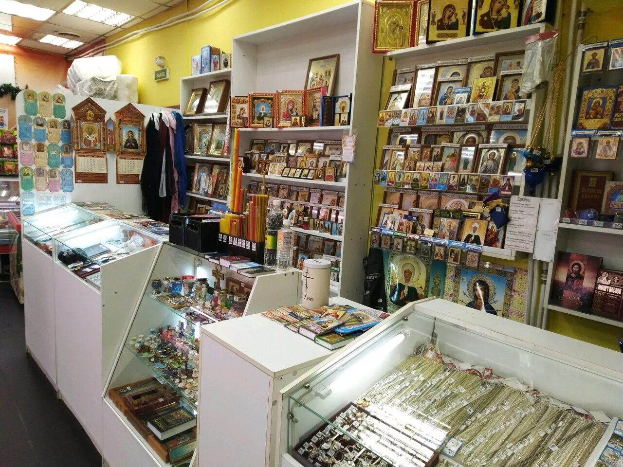 иконная лавка даниловского монастыря москва. георгиевский собор видное церковная лавка. иконная лавка храма христа спасителя. церковная лавка дивногорского монастыря. церковная лавка новодевичьего монастыря спб.