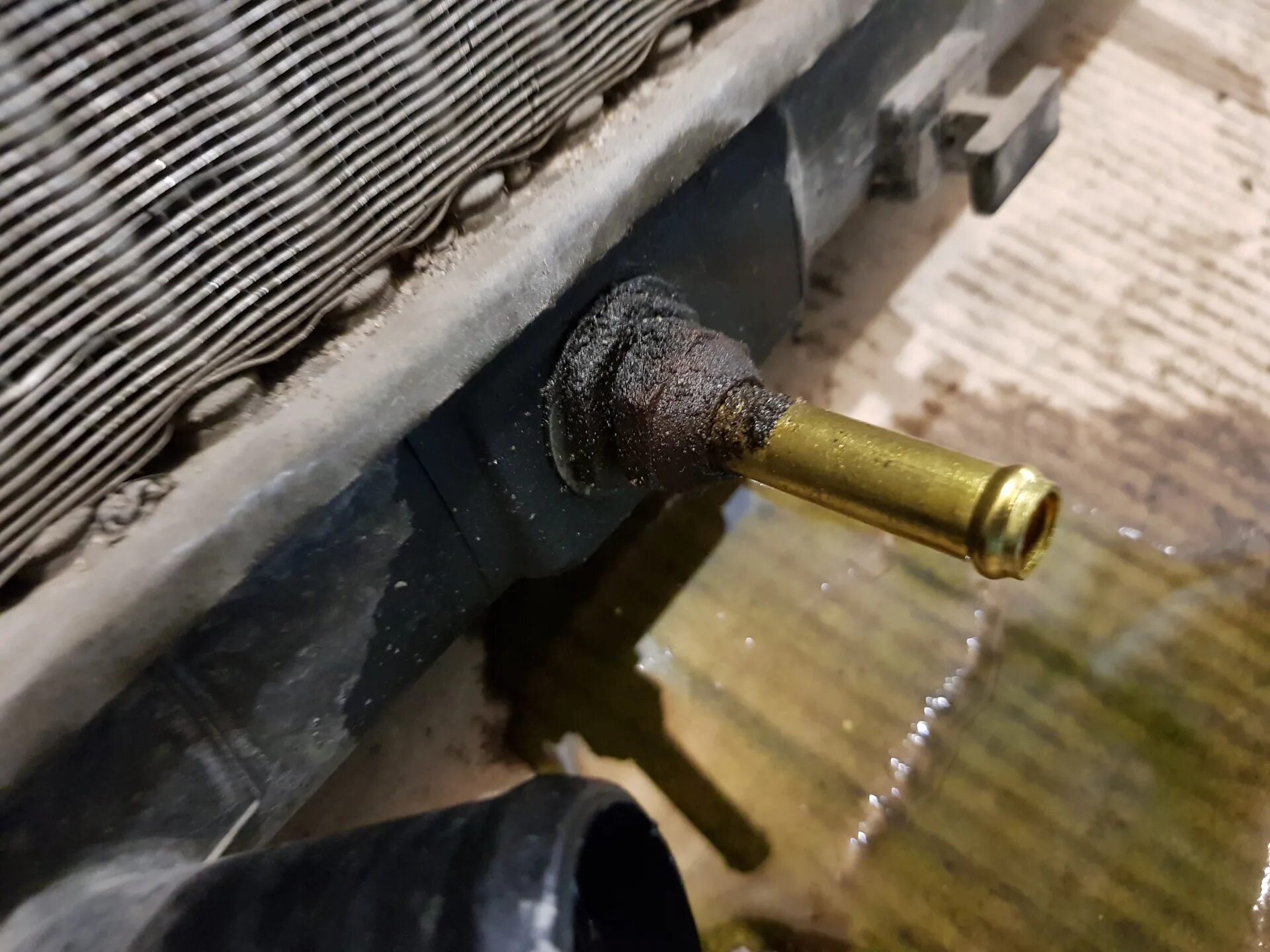 Штуцер land cruiser 100. Штуцер радиатора акпп. Штуцер радиатора охлаждения акпп субару. Штуцер радиатора акпп кия сид. Штуцер охлаждения паджеро-4.