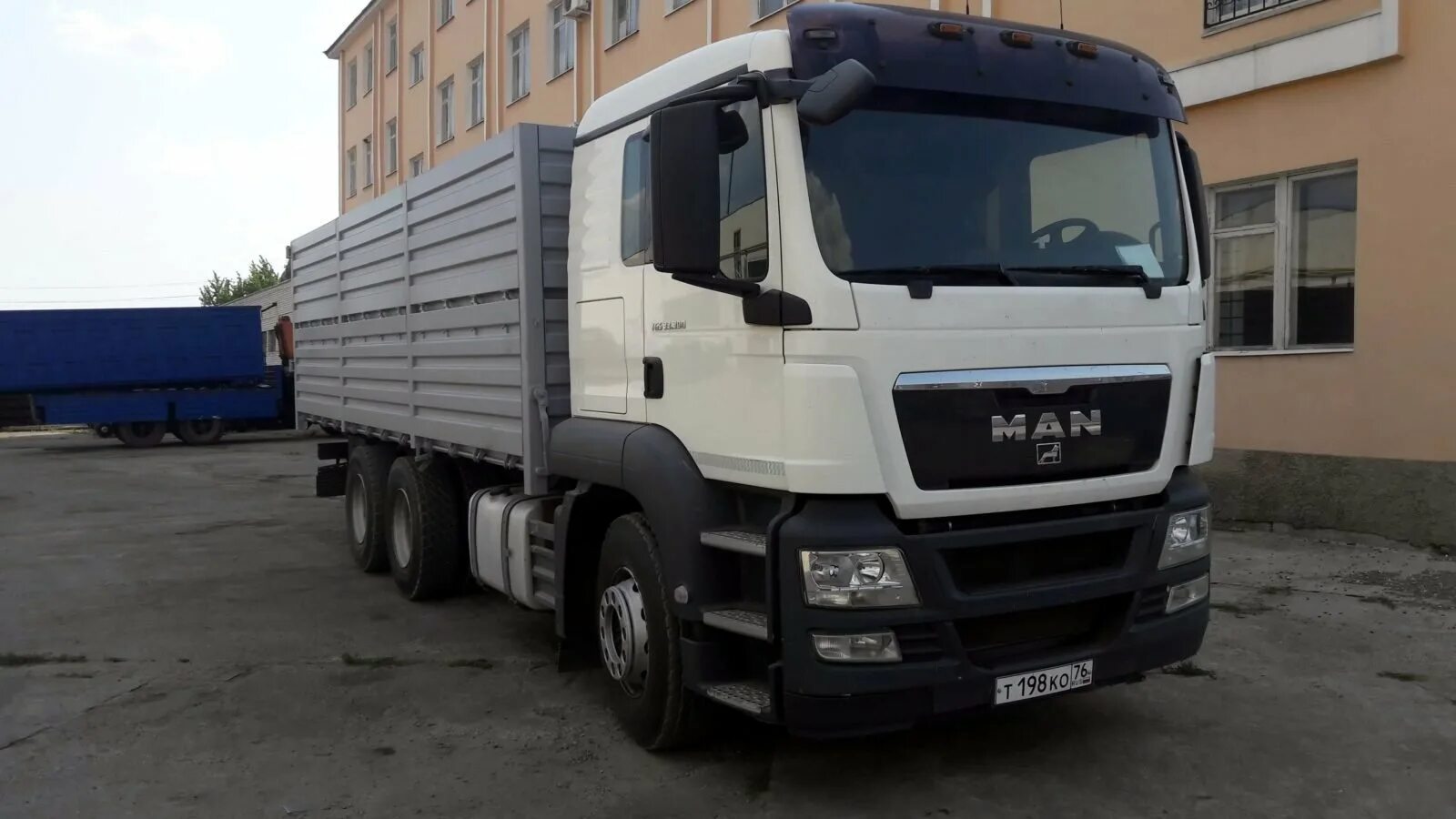 Авито ру россии грузовики. МАЗ 6501в9 зерновоз. Volvo fm 460 зерновоз. Man TGS зерновоз. МАЗ-65012j-8535-000 зерновоз.