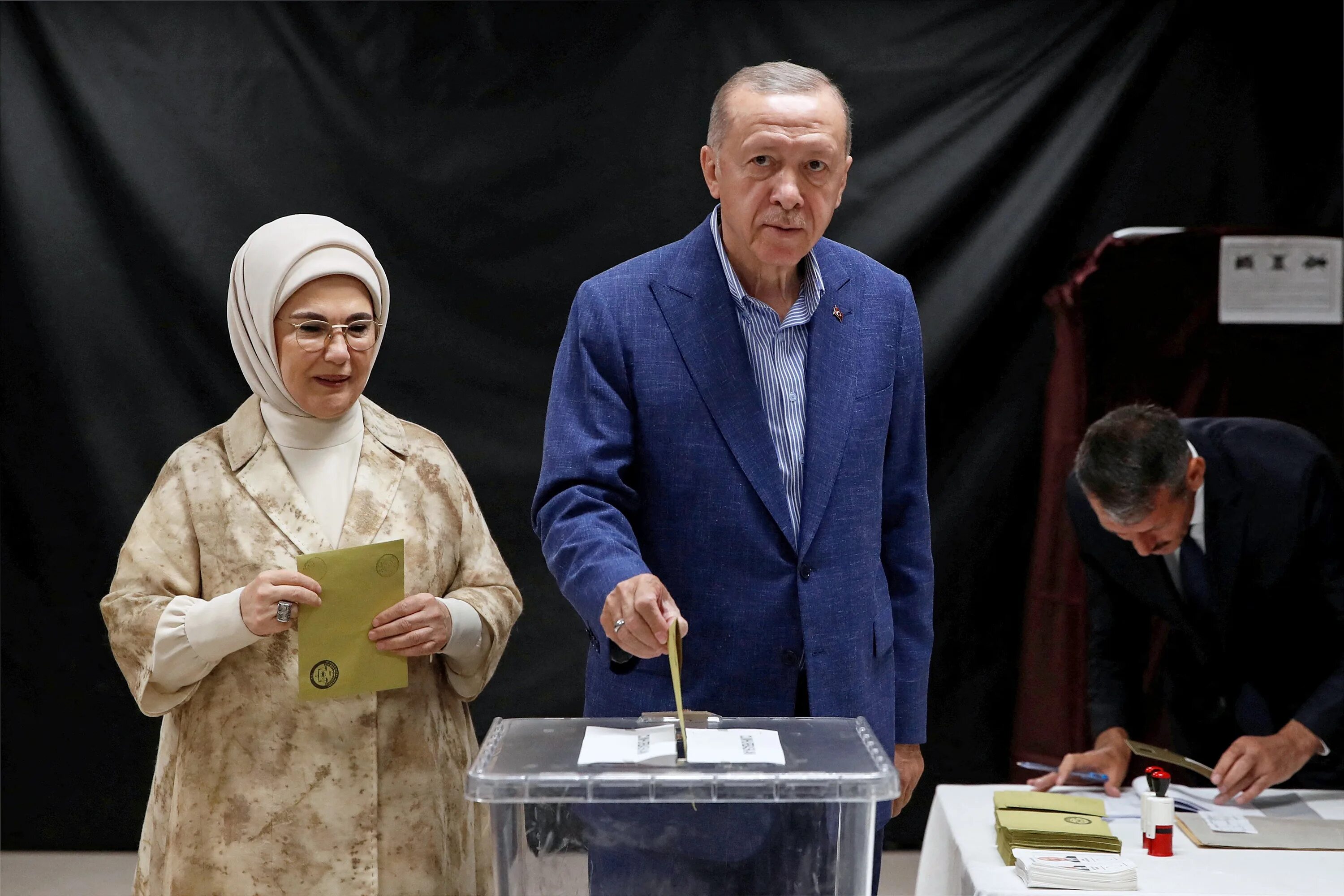 Выборы турции кто победит. Эмине Эрдоган турецкий политик. Эмине Эрдоган в молодости. Жена Эрдогана. Жена Эрдогана фото.