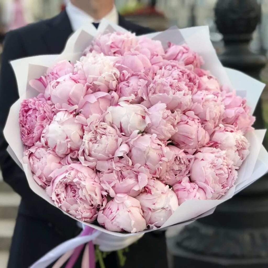 пион рози проспект. королевские пионы. что дороже пионы или розы. букет красных пионовидных роз. что дороже пионы или розы.