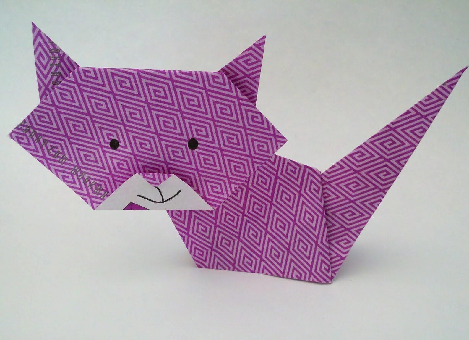 Поделки из бумаги оригами. Поделка кошка из бумаги. Оригами котик. Оригами кошка. Бумажные кошечки