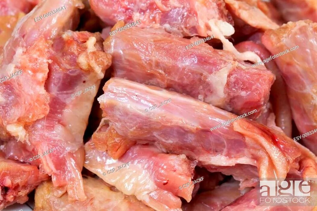 Можно ли давать куриные лапы собакам. Куриные косточки суб продукьы. субпродукты для собак куриные.