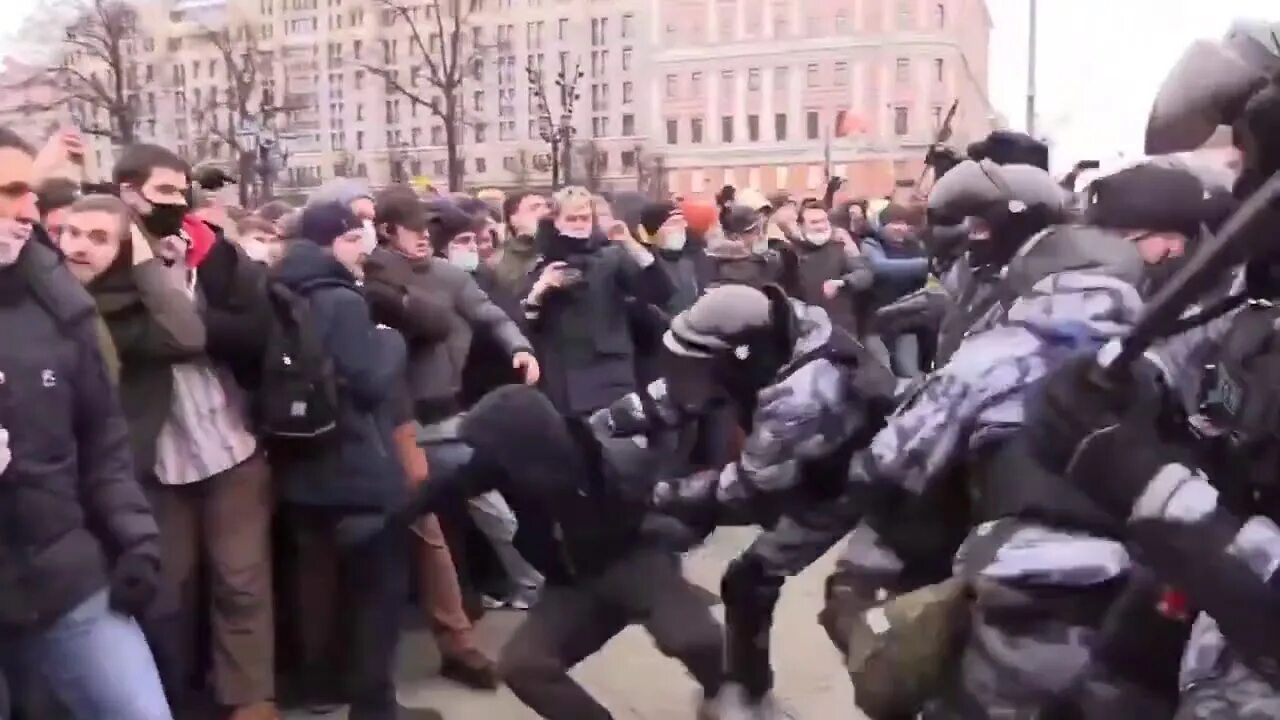 Драка против чеченцев. Саид джумаев омон. чеченец который дрался с омоном. митингующие против омона.