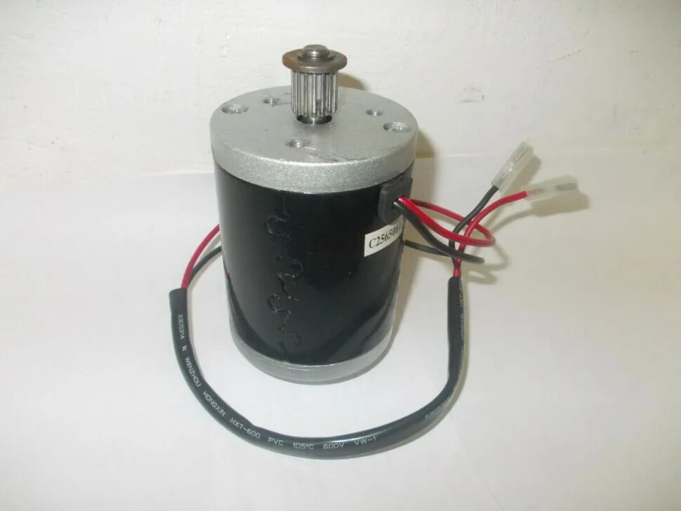 Двигатель 24 вольта. Двигатель 24 вольта. Мотор редуктор 500 ватт 24 вольт. Электромотор 12 вольт 500 ватт, коллекторный. Электродвигатель 12 вольт 350 ватт.