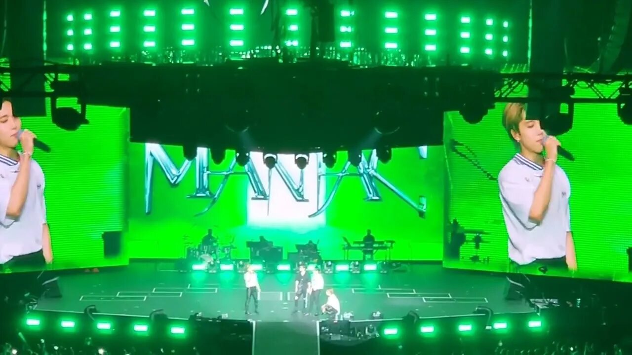 Stray kids la la la. Концерты stray kids 2023. Stray kids вместе 2023. Stray kids la la la. Stray kids double knot обложка.